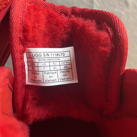 UGG Neumel Boot: Snapback - Picture 7 of 8